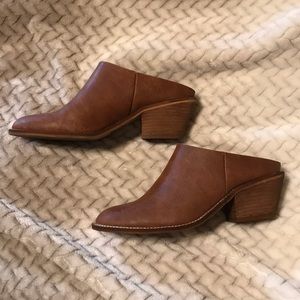Brown mules